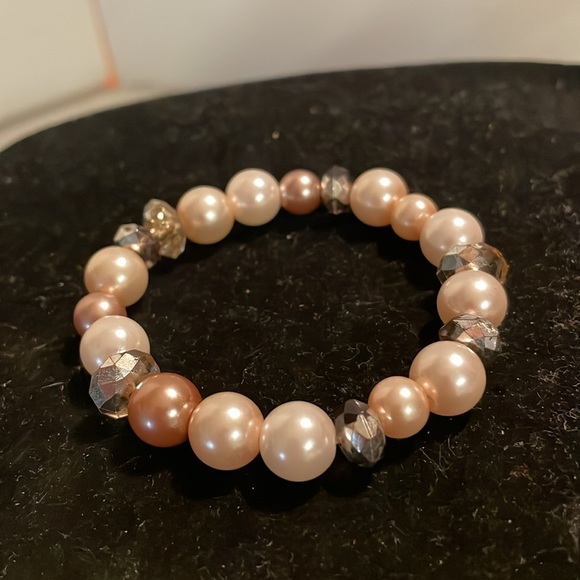 8” white, cream & pinkish round simulated pearl & beads stretch bangle bracelet - Picture 5 of 11